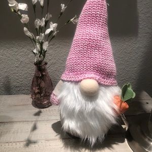 Spring gnome with carrot approx 13in